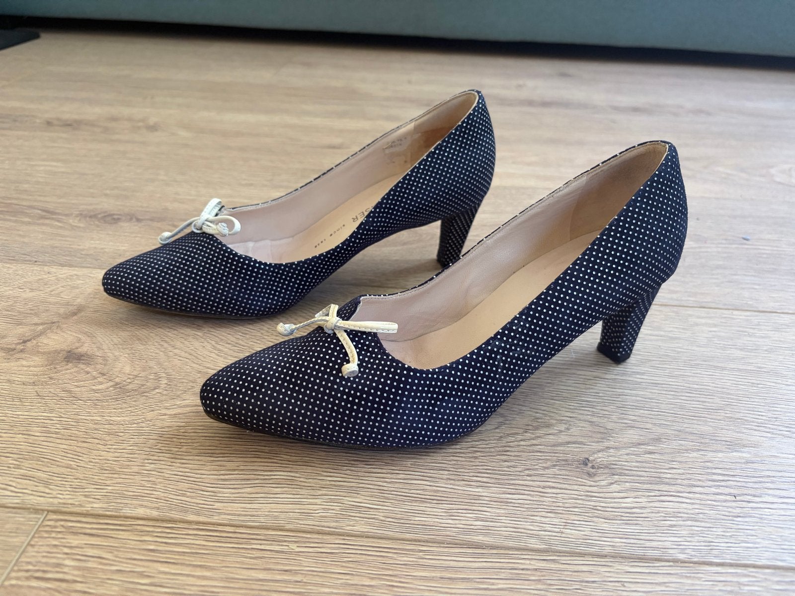 Peter Kaiser pumps maat 4 met stippen en strik, Ophalen, Pumps, Blauw, Gedragen