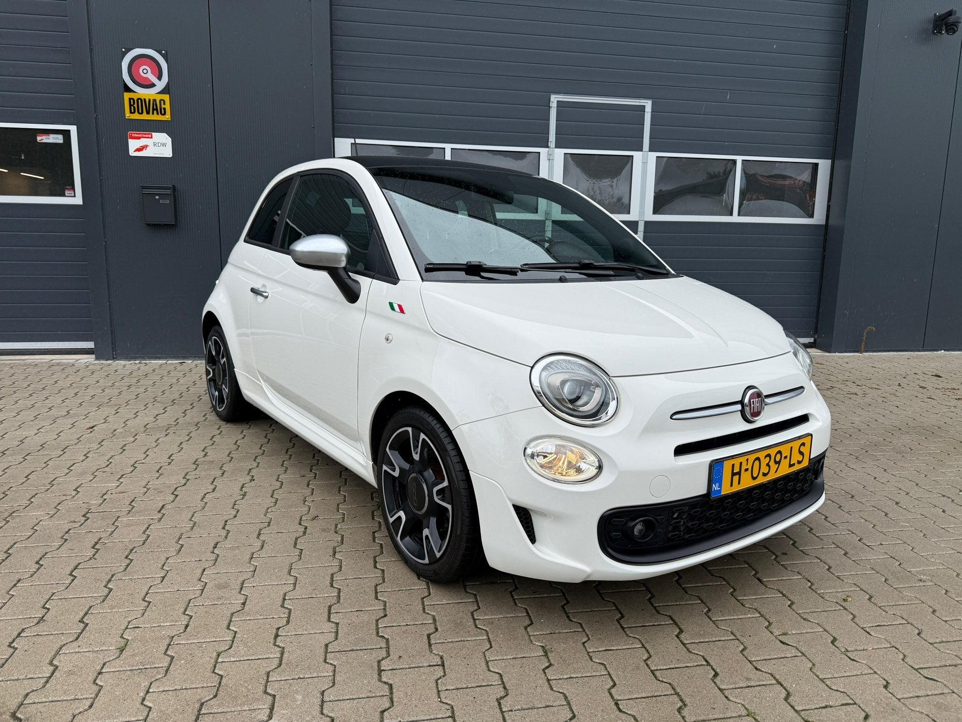 Fiat 500 Rockstar LEDER PANO CRUISE PDC, Auto's, Voorwielaandrijving, Euro 6, Wit, Bedrijf
