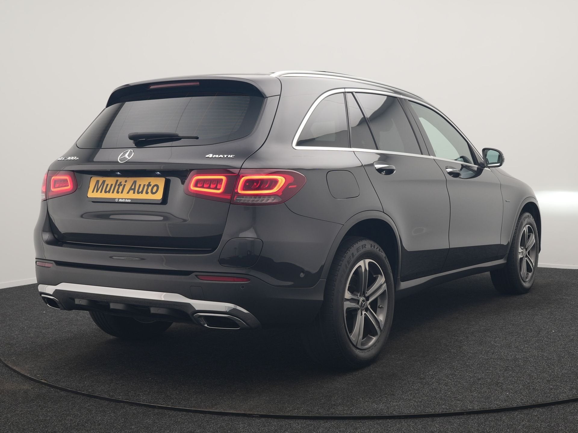 Mercedes-Benz GLC 300e 4MATIC Business Solution AMG PHEV 313, Auto's, Automaat, Dealer onderhouden, Gebruikt, Zwart
