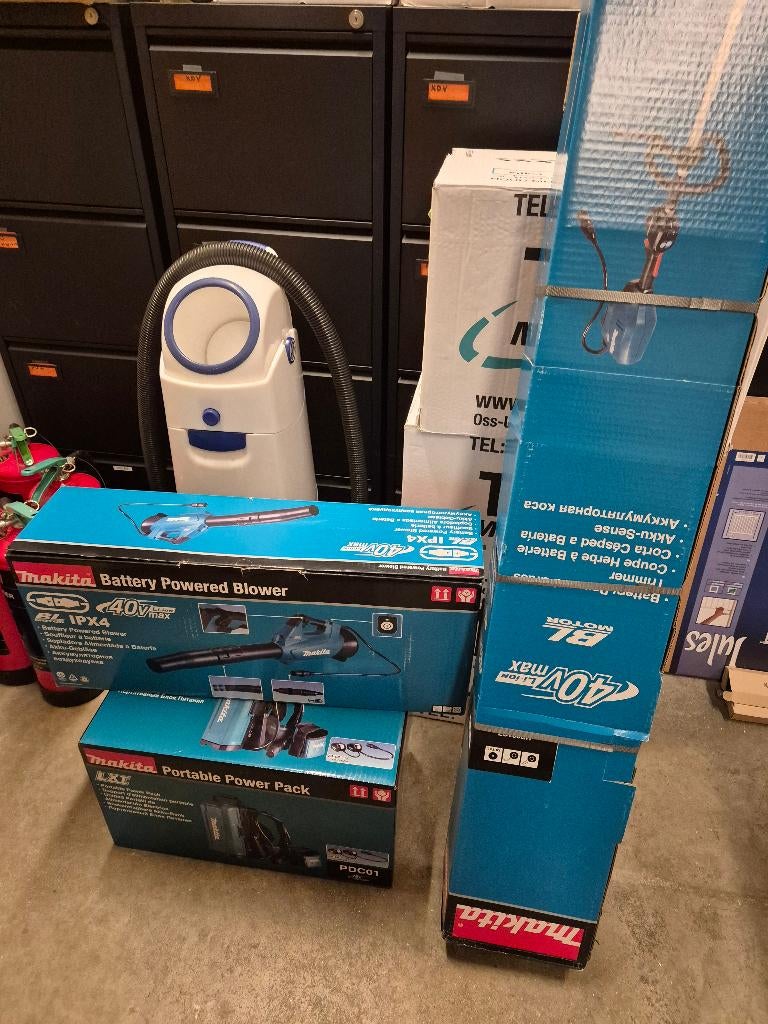 makita bladblazer, bosmaaier en accustation ruggedragen, Ophalen, Accu, Makita, Ruggedragen
