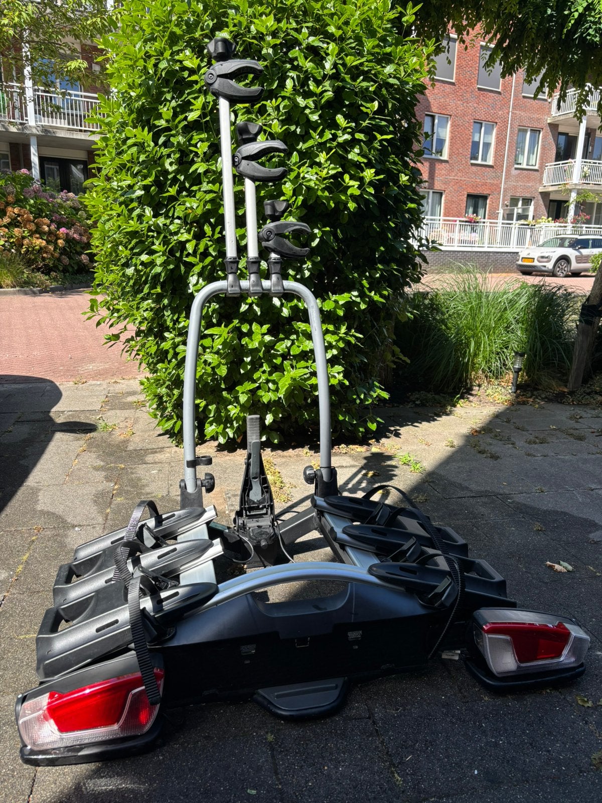 Thule fietsendrager drie fietsen. Kantelbaar en afsluitbaar, Ophalen, Zo goed als nieuw, Trekhaakdrager