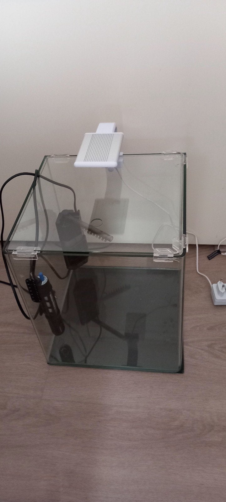 kubus aquarium met filter,  verwarming en verlichting, Dieren en Toebehoren, Vissen | Aquaria en Toebehoren, Ophalen, Zo goed als nieuw