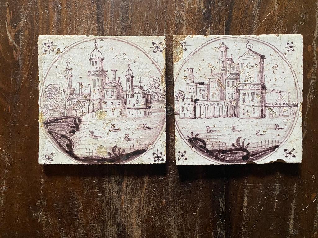 twee antieke tegels  met stadsgezicht en gracht of rivier, Ophalen of Verzenden