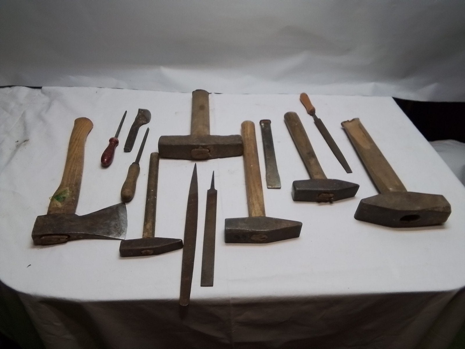 Diverse hamers en bijl ,oud gereedschap, vintage, Ophalen