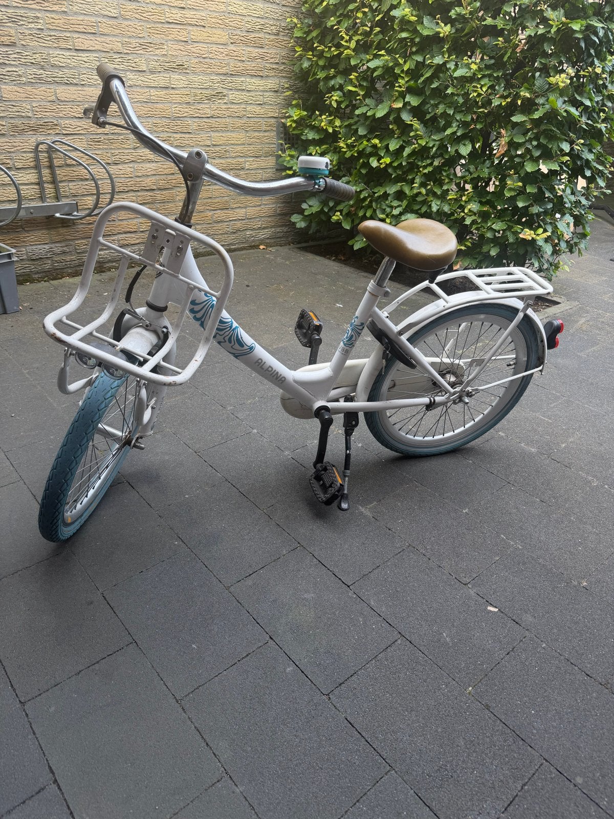 Alpina fiets 20 inch wit/blauw, Fietsen en Brommers, Fietsen | Meisjes, Ophalen, Terugtraprem, Gebruikt, Handrem
