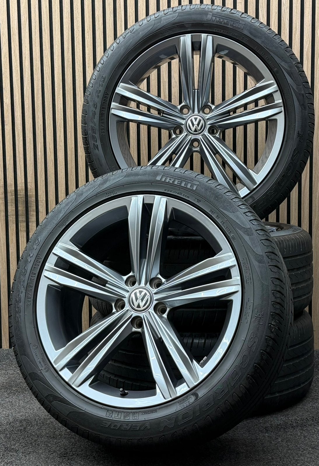 Originele 19 inch VW Tiguan 5NA Sebring 5x112 ET38 Pirelli, 255 mm, ., Banden en Velgen, .