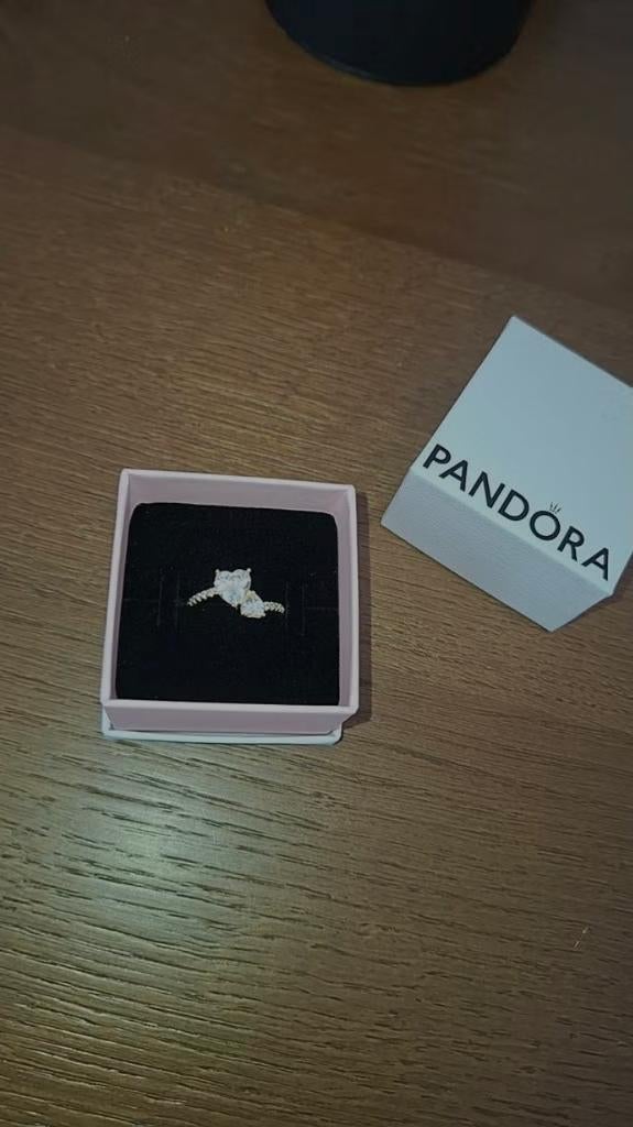 Pandora 2 harten ring maat 52, Nieuw, Ophalen of Verzenden, Kleiner dan 17, Met edelsteen