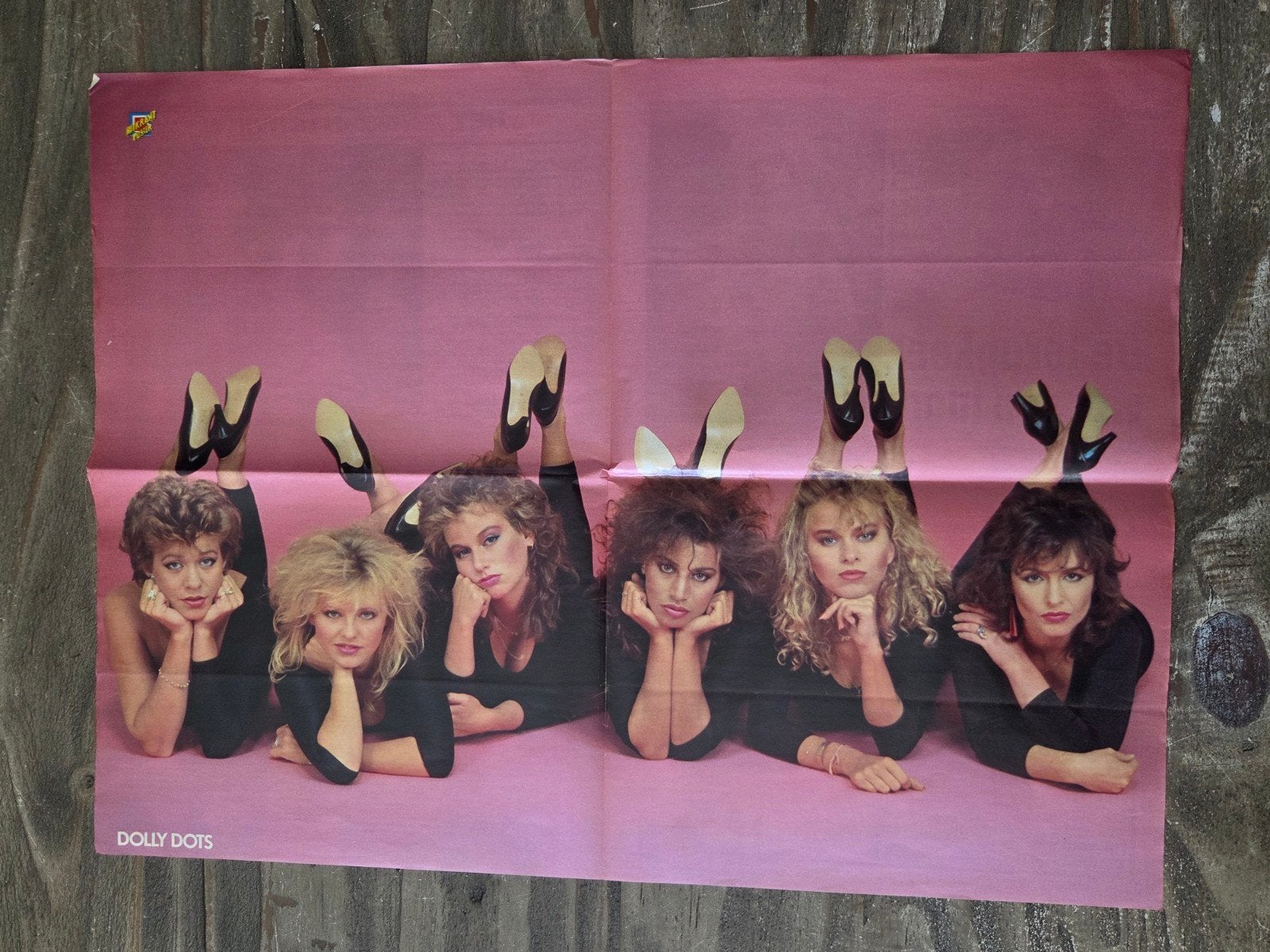Vintage Dolly Dots Poster - jaren '80 - #2, Rechthoekig Staand, Ophalen of Verzenden, Zo goed als nieuw, A1 t/m A3
