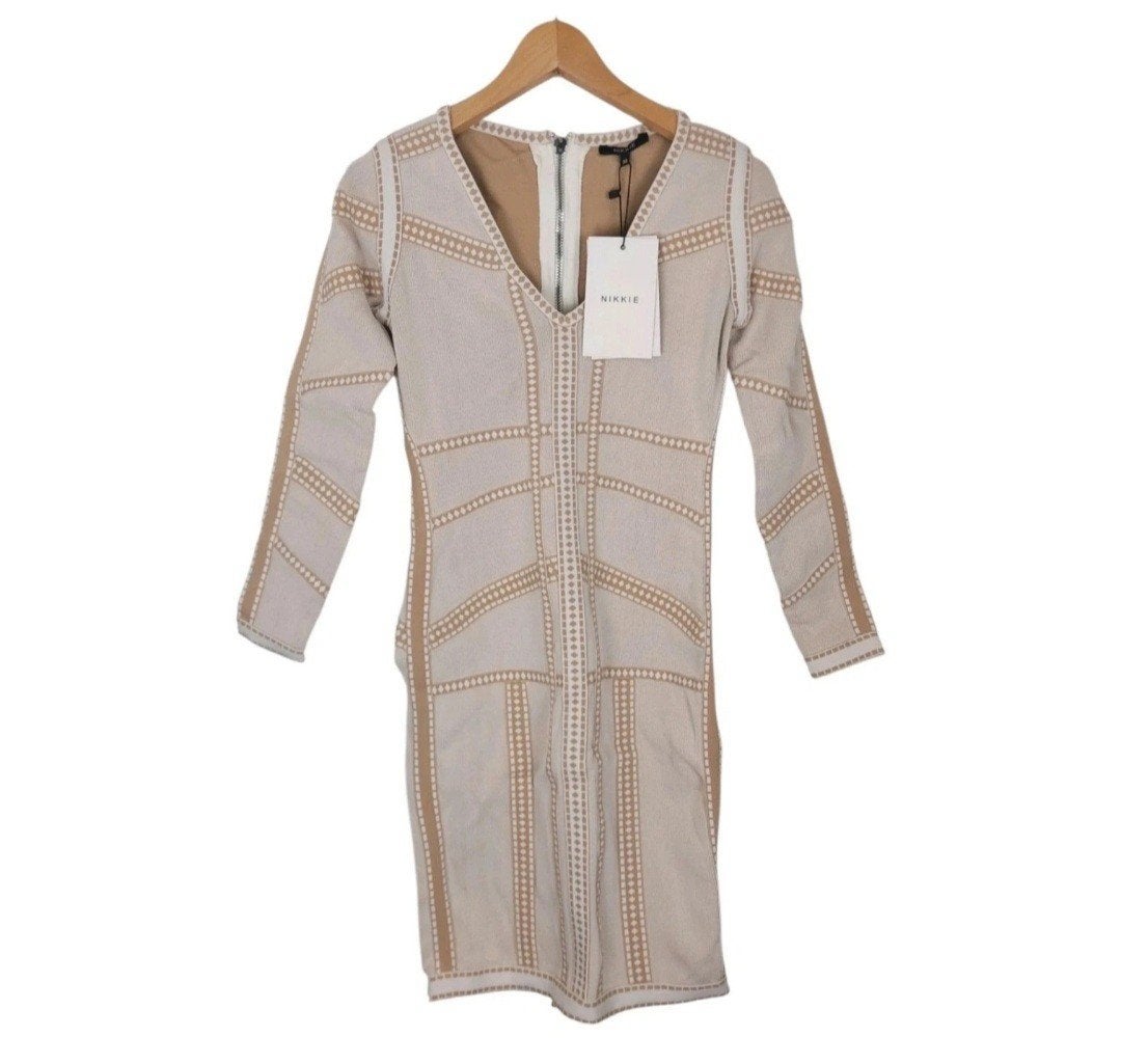 Nikkie Judy V-hals Jurk Beige Maat 38 Nieuw, Maat 38/40 (M), Verzenden, Beige, Nieuw