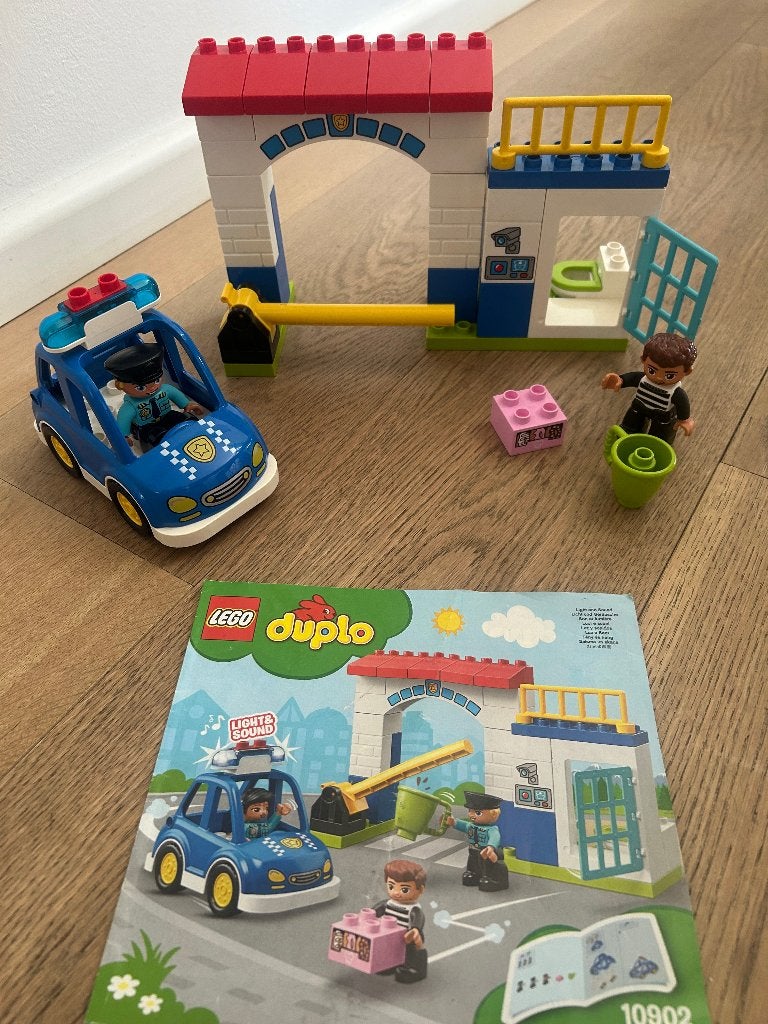 Lego Duplo Politiebureau (10902) - zo goed als nieuw, Kinderen en Baby's, Speelgoed | Duplo en Lego, Overige thema's, Ophalen of Verzenden