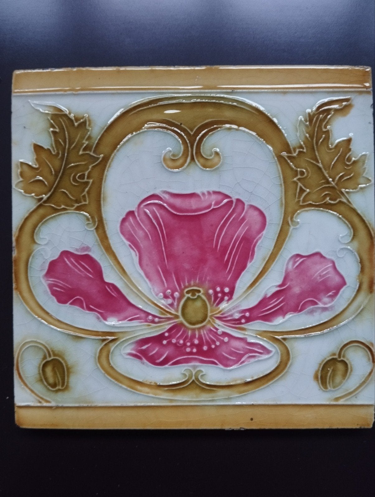 Art Nouveau Tegel met Bloemmotief - Le Glave, Ophalen of Verzenden