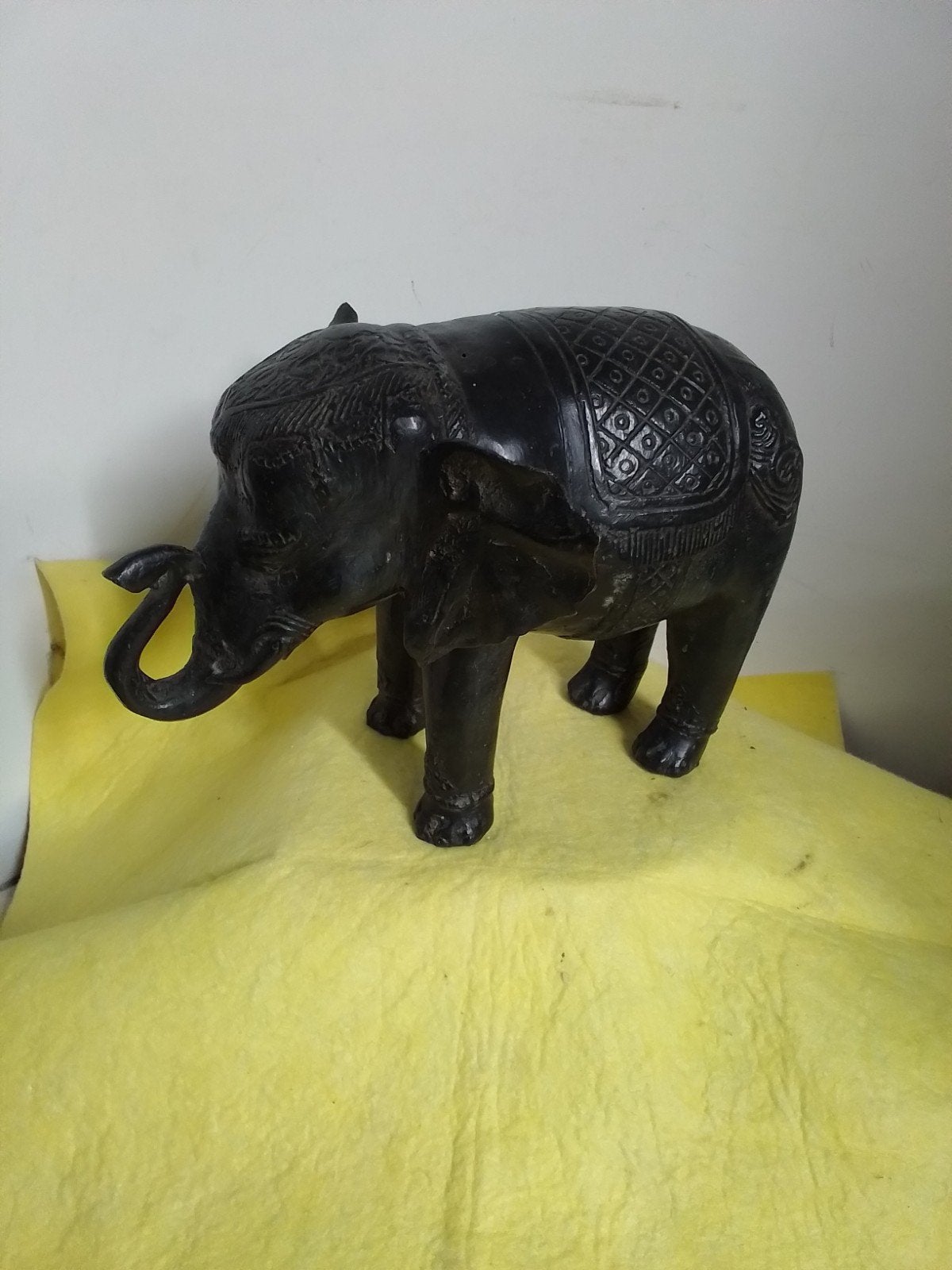 15875) mooi zwart platina bronze bewerke olifant  26x20 cm, Ophalen of Verzenden