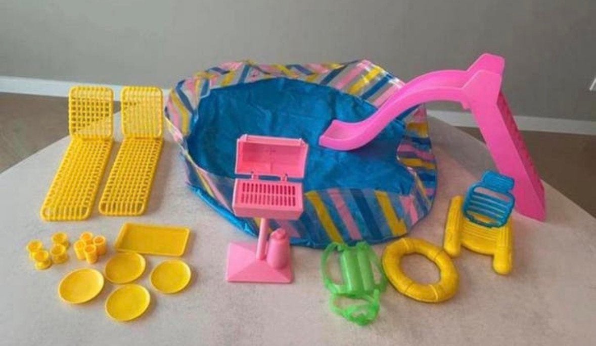 Barbie zwembad met accessoires, Verzamelen, Poppen, Ophalen of Verzenden, Gebruikt, Accessoires