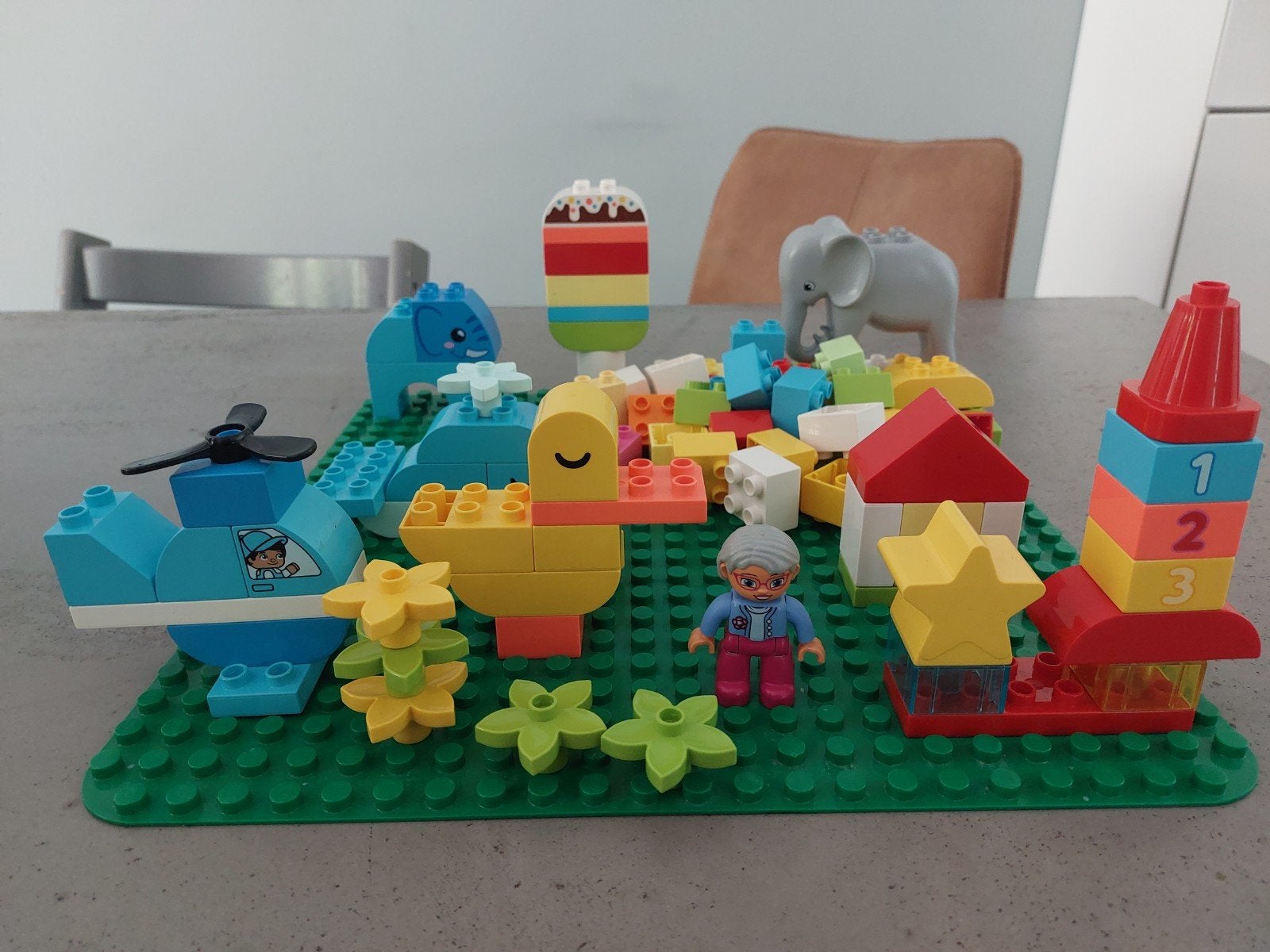 Lego duplo grondplaat met blokjes en figuurtjes, Kinderen en Baby's, Speelgoed | Duplo en Lego, Ophalen, Zo goed als nieuw, Duplo