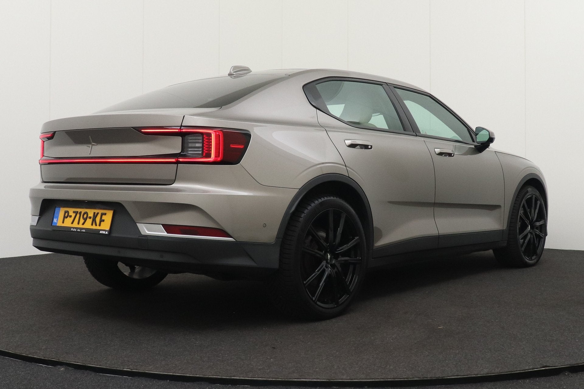 Polestar 2 Single Motor 63kWh (93% SOH) Leder/Sportstoelen 3, Auto's, Polestar, Stof, Gebruikt, Zwart, 1500 kg