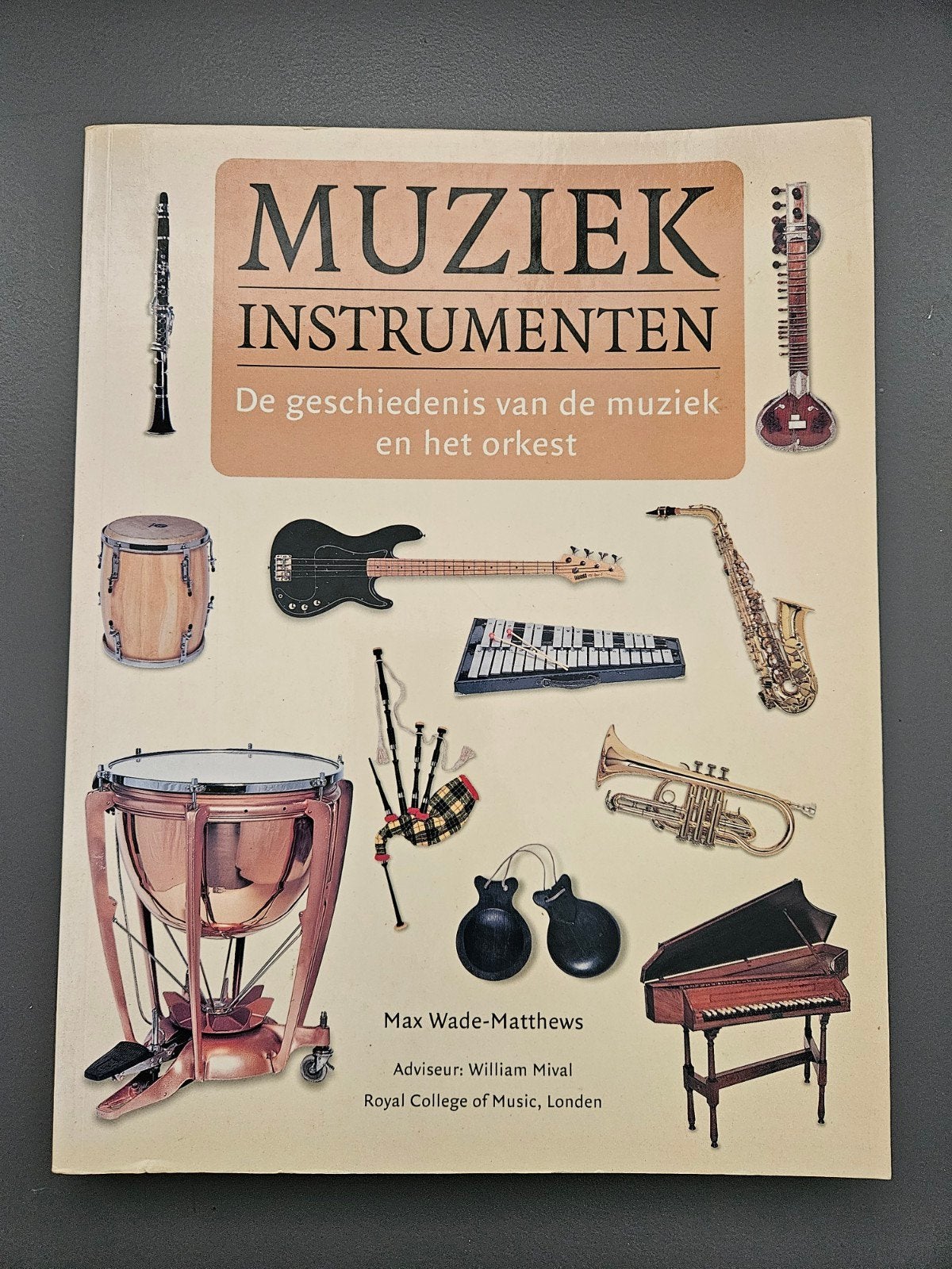 Muziek Instrumenten: Geschiedenis van Muziek en Orkest, Ophalen of Verzenden, Zo goed als nieuw, Instrument