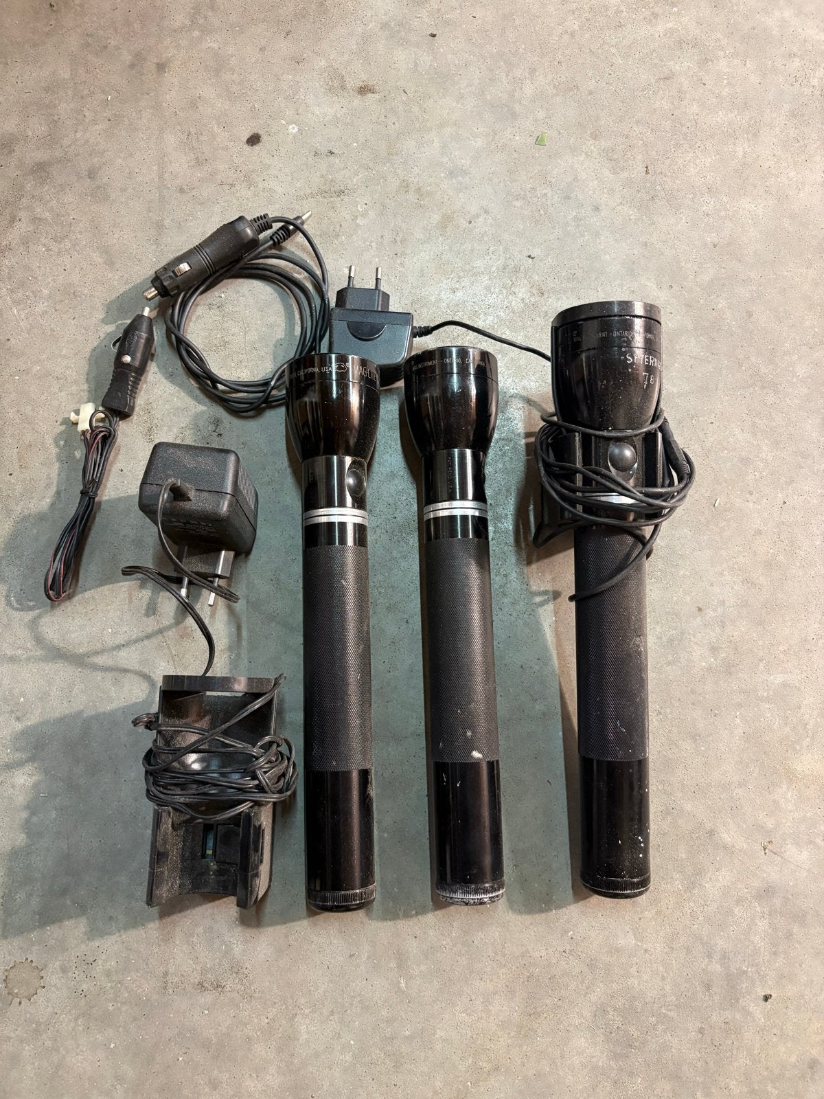 Maglite oplaadbaar met 12V en 220V opladers, Ophalen, Gebruikt, Accu