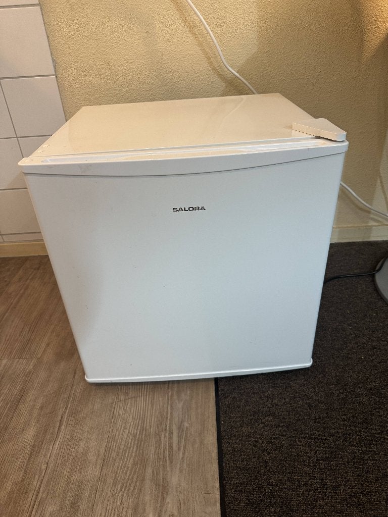 Salora FRB3200WH/02 Mini Freezer, Witgoed en Apparatuur, Wasmachines, Minder dan 4 kg, Ophalen, Minder dan 1200 toeren, Minder dan 85 cm
