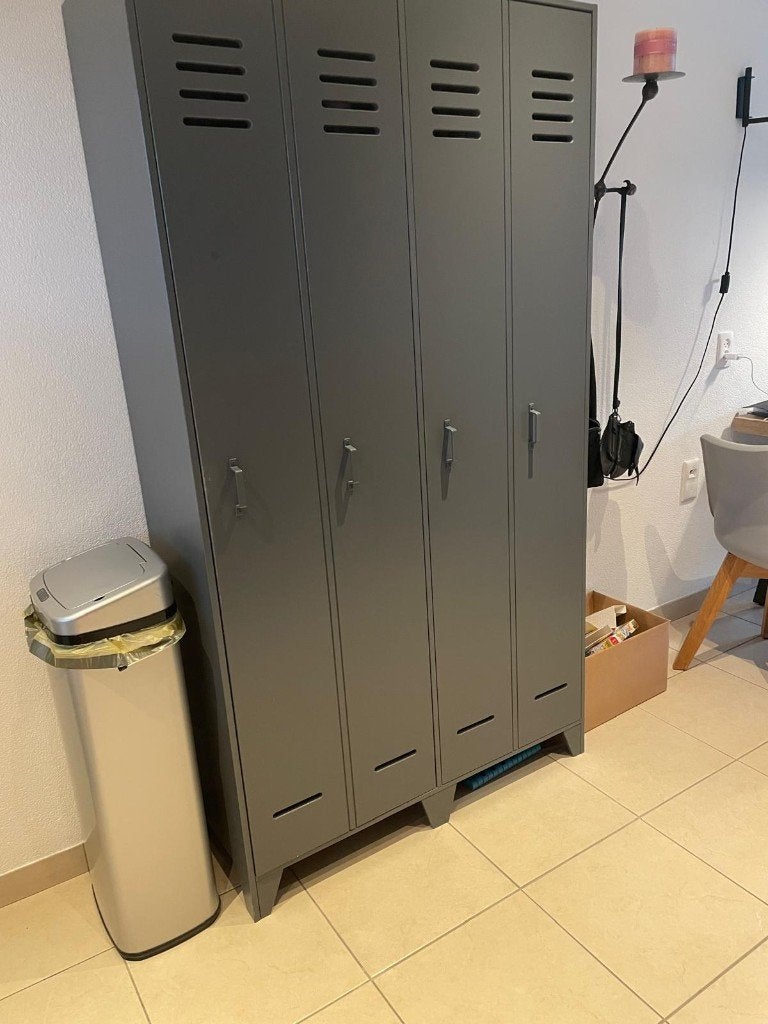 Stoere lockerkast in donkergrijs 2 deuren | ruime opbergkast, Huis en Inrichting, Ophalen, Gebruikt
