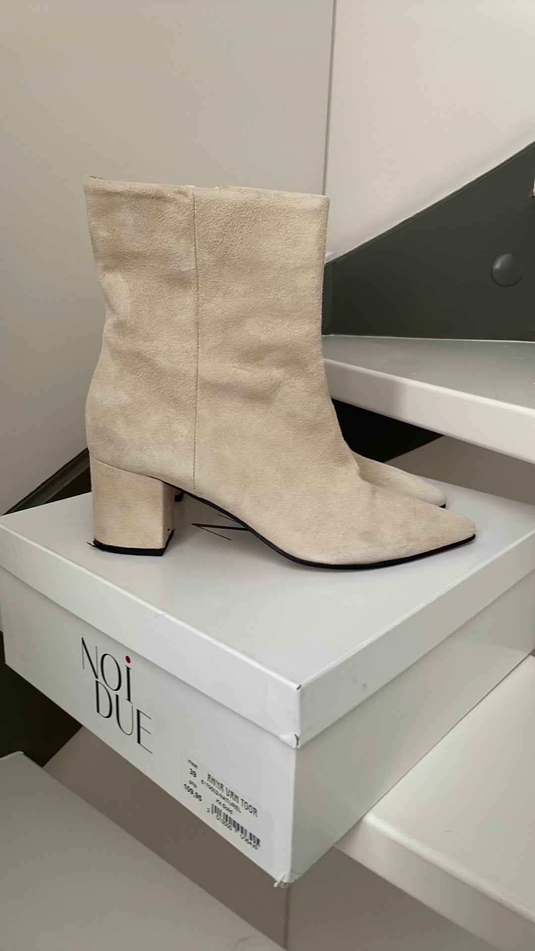 Noi Due enkellaars, Beige, Lage of Enkellaarzen, Ophalen of Verzenden, Zo goed als nieuw