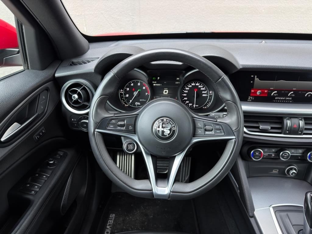 Foto 3 van Alfa Romeo Stelvio 2.0 280pk AT AWD 2018 Rood