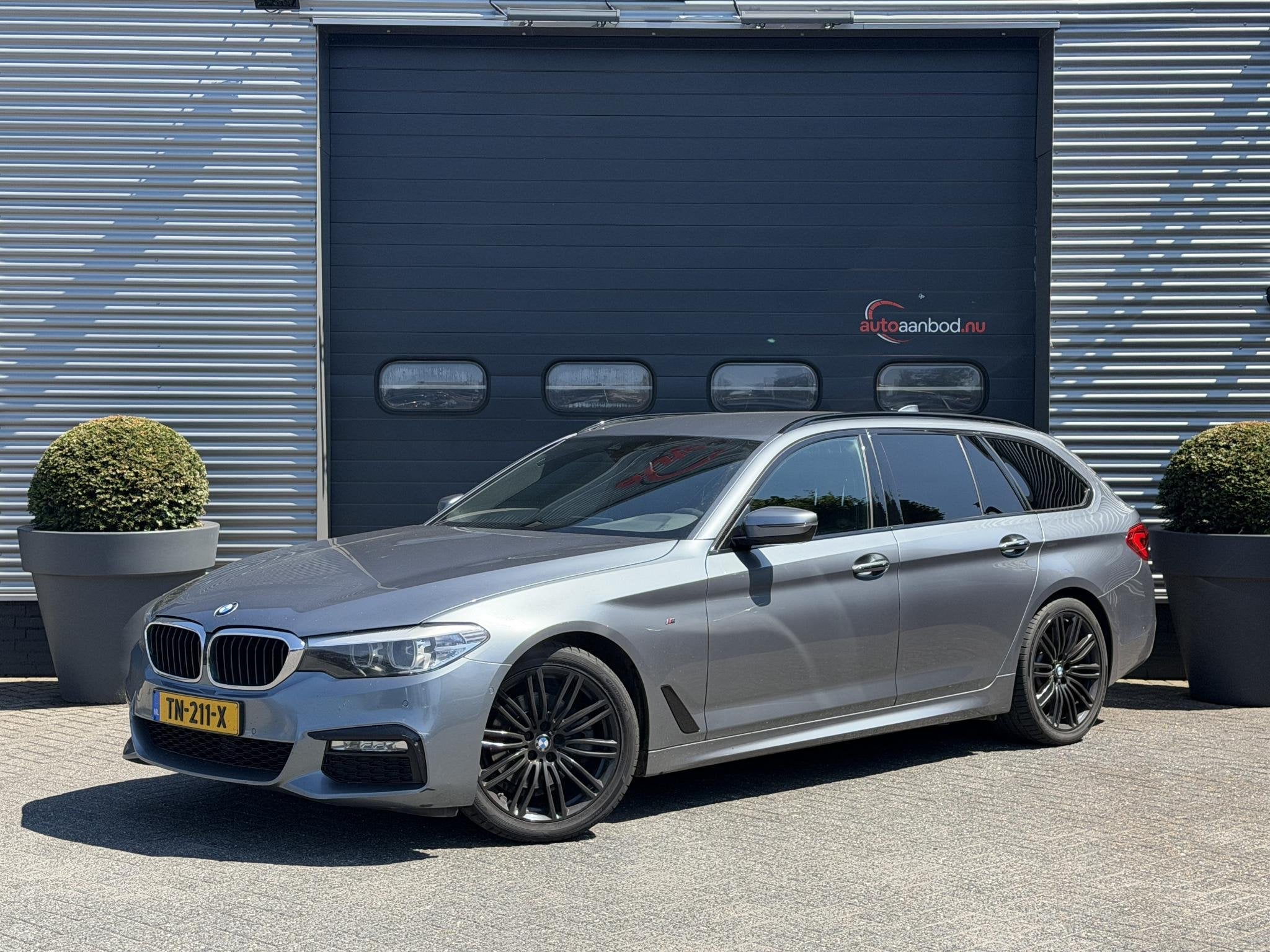 BMW 5-serie Touring 520d Executive M-Sport | Camera | Harmon, Auto's, BMW, Automaat, Achterwielaandrijving, 2000 kg, Alcantara