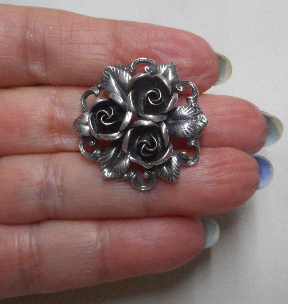 Zilveren Teka broche met roosjes nr.1012