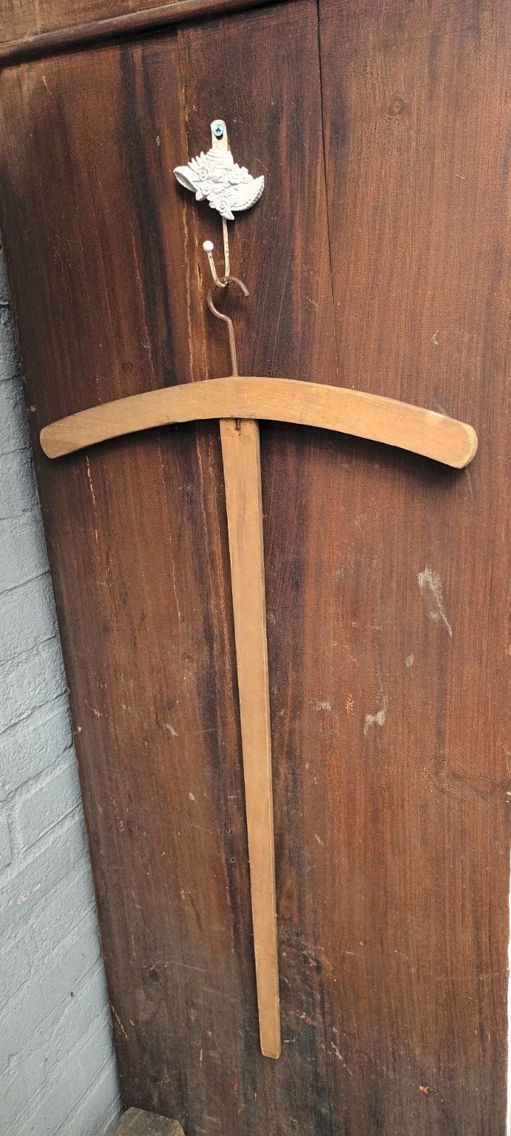 Brocante Knaap / Kledinghanger hout met nr. 2, Ophalen of Verzenden