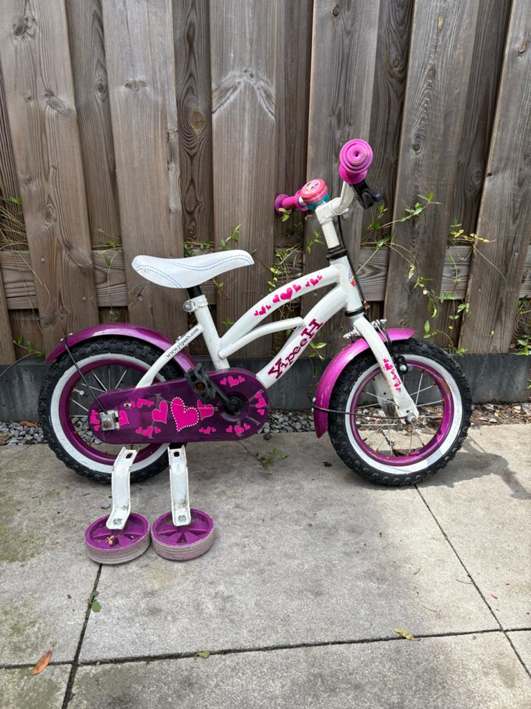 Kinderfiets 12 inch met zijwieltjes - Roze/Wit, Terugtraprem, Zijwieltjes, Gebruikt, Ophalen of Verzenden