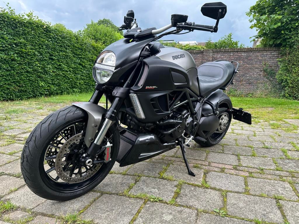 Ducati Diavel Strada 2013 - Topconditie, Desmo beurt gehad!, Motoren, Motoren | Ducati, 2 cilinders, Motorrijbewijs A, Gebruikt