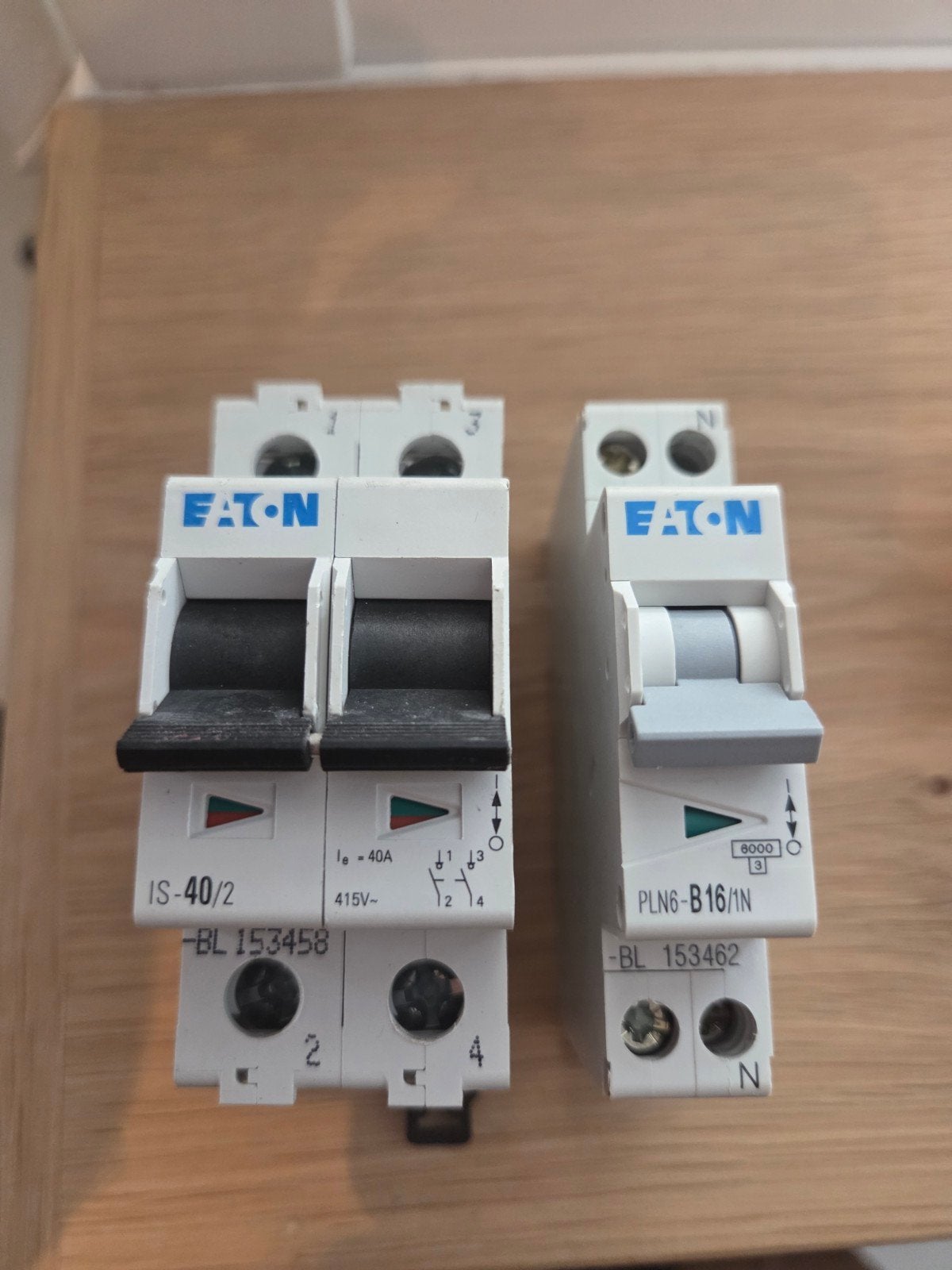 Eaton hoofdschakelaar IS-40/2 en automaat PLN6-B16/1N, Doe-het-zelf en Verbouw, Elektra en Kabels, Ophalen of Verzenden, Gebruikt