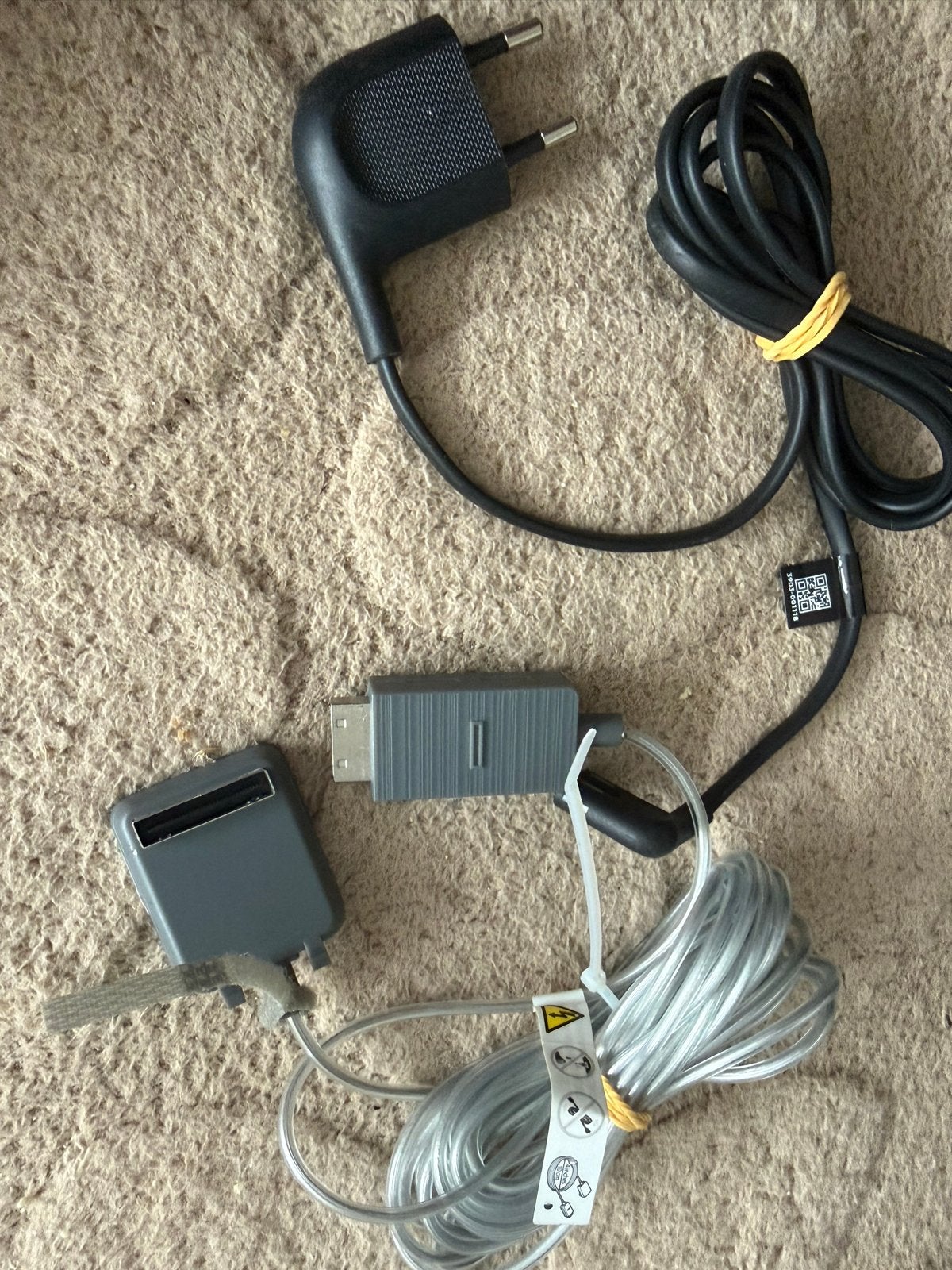 Samsung One Connect Box SOC1001N met kabels
