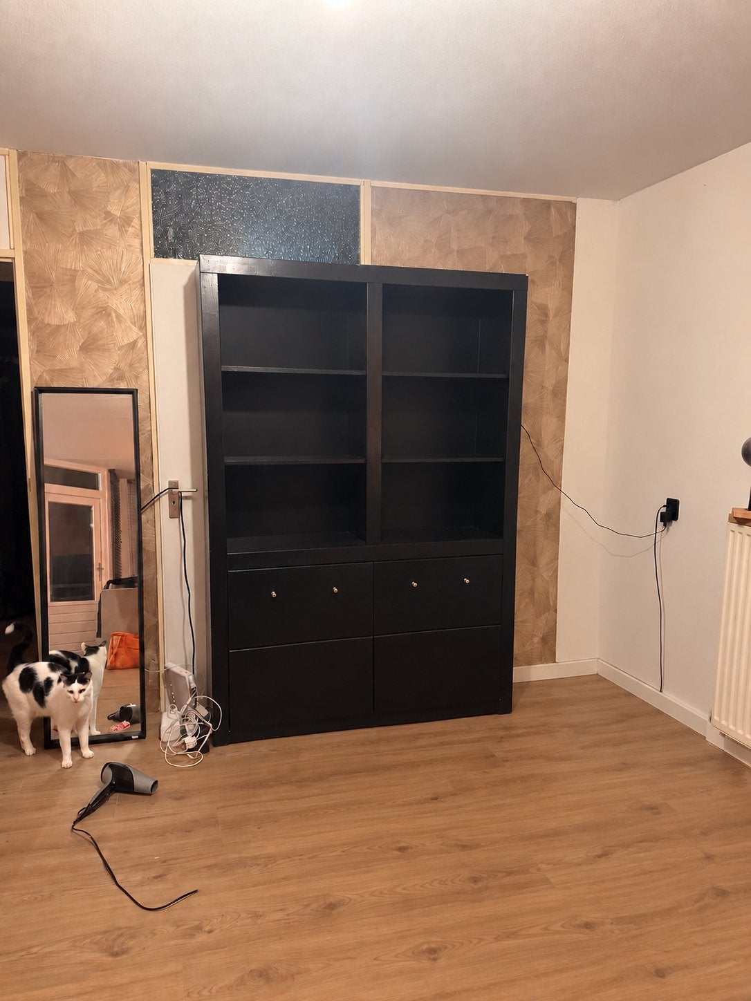 Gratis Zwarte boekenkast met lades en planken verlichting, Huis en Inrichting, Ophalen, Gebruikt, 100 tot 150 cm, Met lade(s)