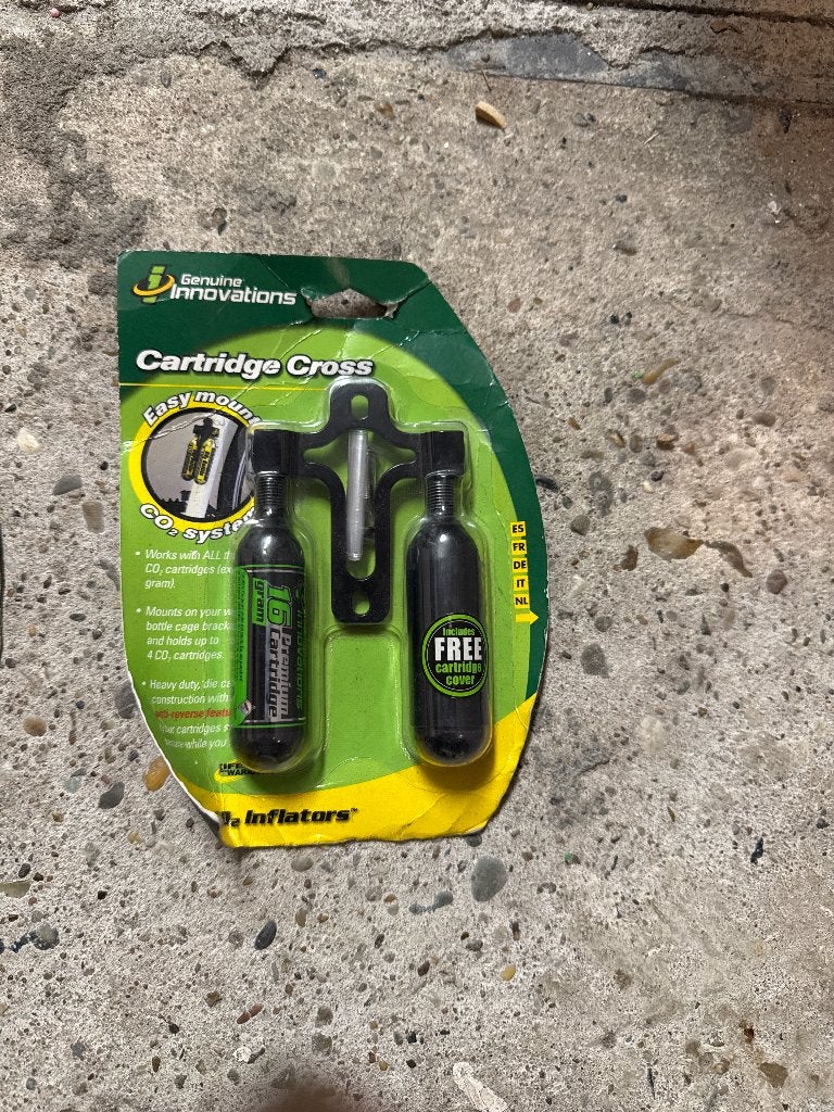 Houder co2 patronen voor onder bidonhouder, Ophalen, Nieuw