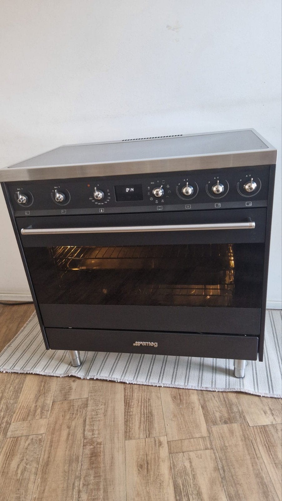 Luxe smeg inductie fornuis 90 cm., Ophalen, 60 cm of meer, Zo goed als nieuw, Energieklasse A of zuiniger
