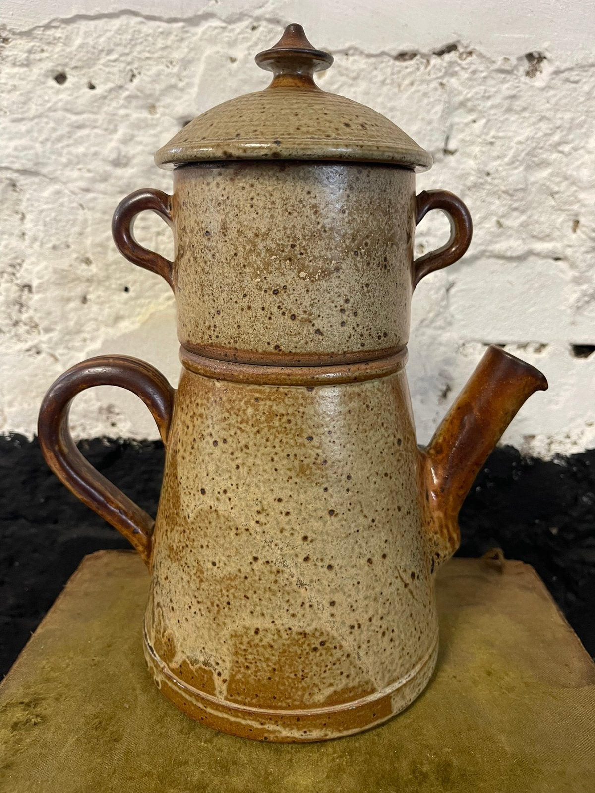vintage 70’s brutalist robuuste koffiepot filter keramiek, Gebruikt, Overige typen, Ophalen of Verzenden, Overige stijlen