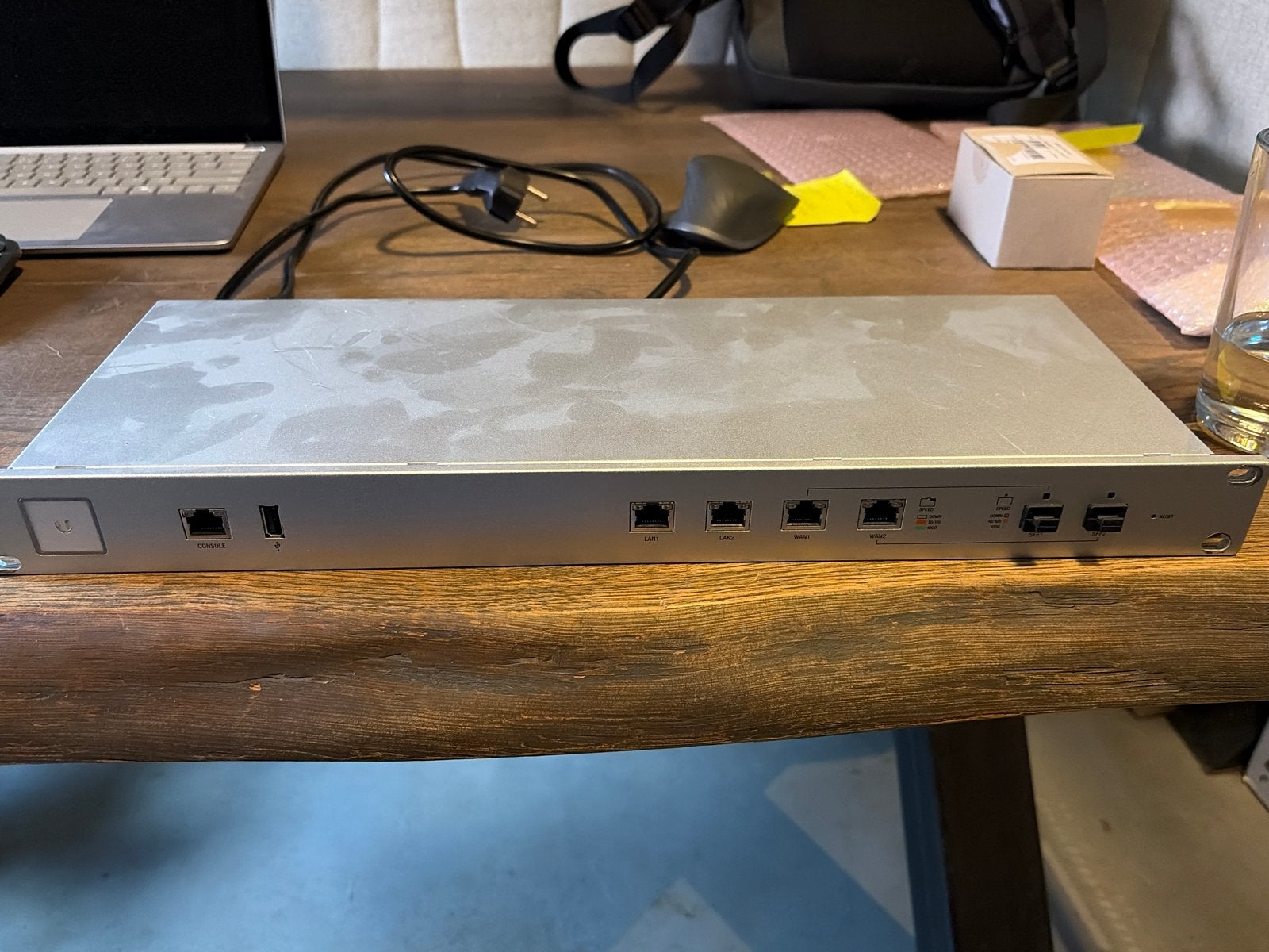 Ubiquiti UniFi Security Gateway (USG), Computers en Software, Routers en Modems, Ophalen of Verzenden, Gebruikt, Router