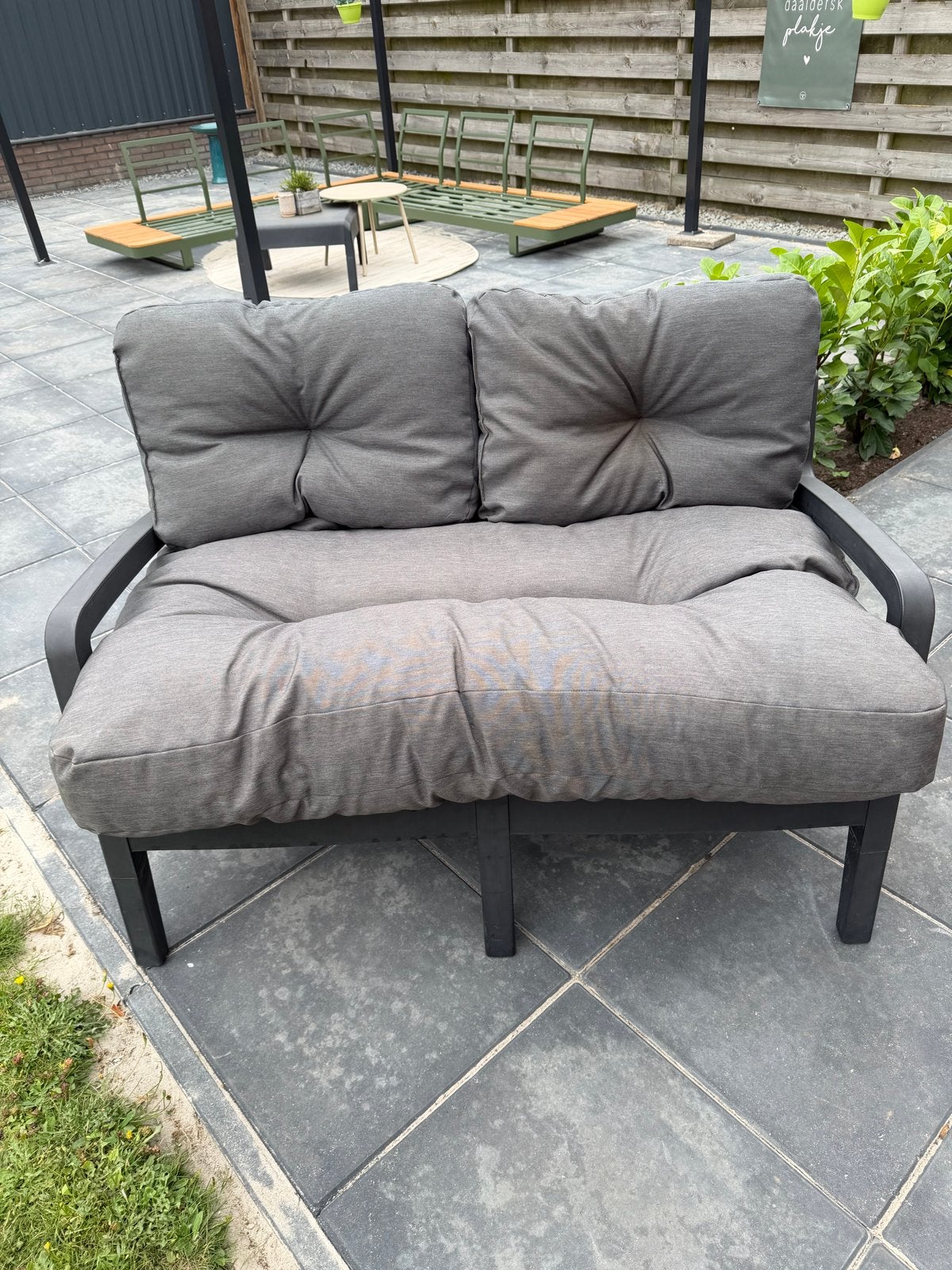 Comfortabele 2-zits tuinbank met kussens, Ophalen, Gebruikt, Metaal