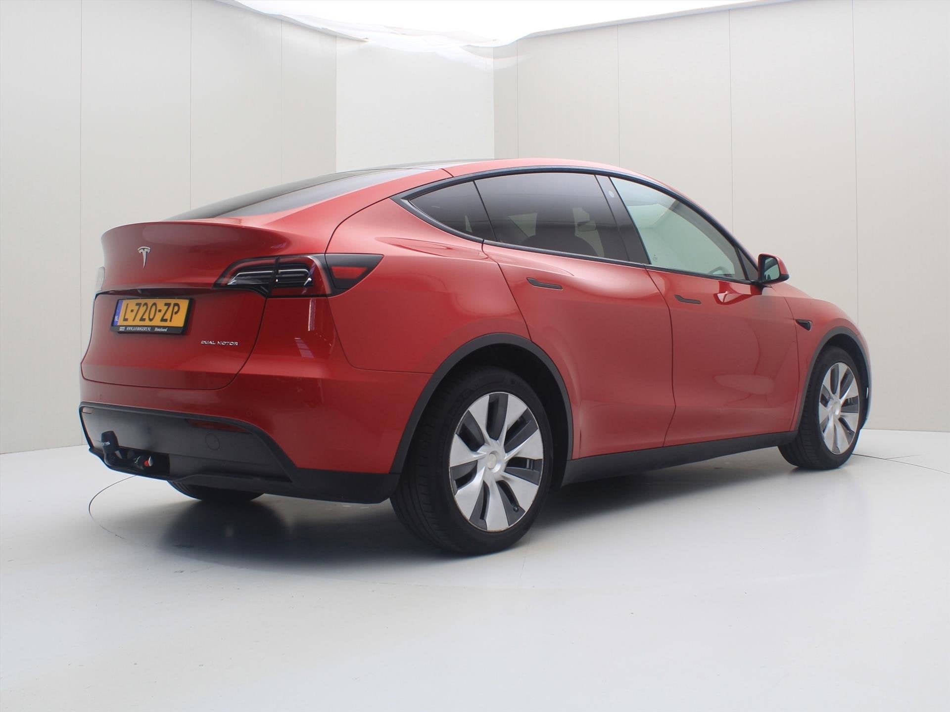 Tesla Model Y Long Range 351pk AWD 90,2 SoH [ TREKHAAK+AUTOP, Automaat, Dealer onderhouden, Gebruikt, Zwart