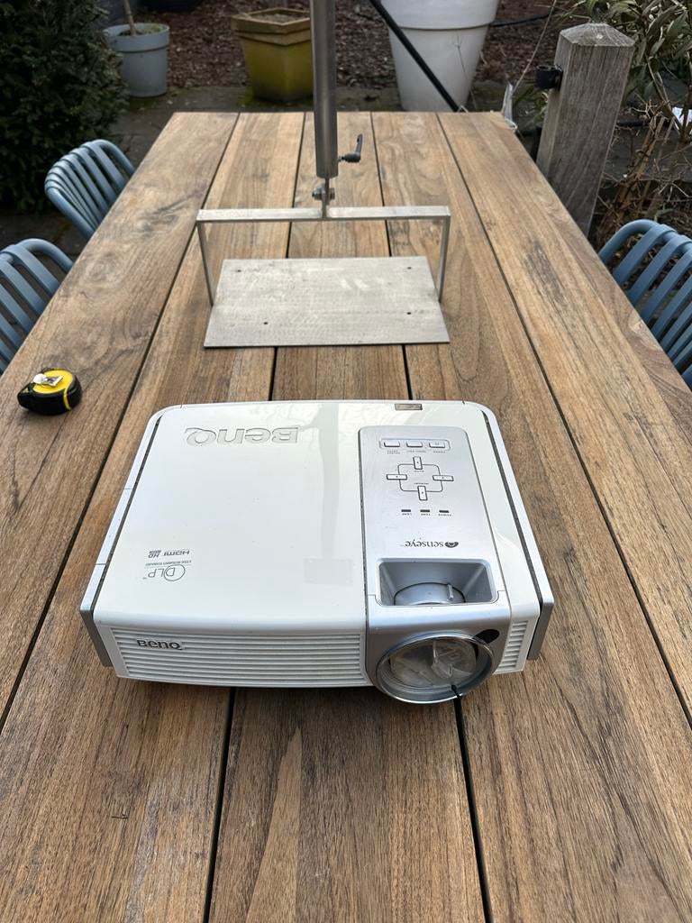 Gratis BenQ beamer met plafond montage beugel rvs, Ophalen, Gebruikt, DLP, Overige resoluties