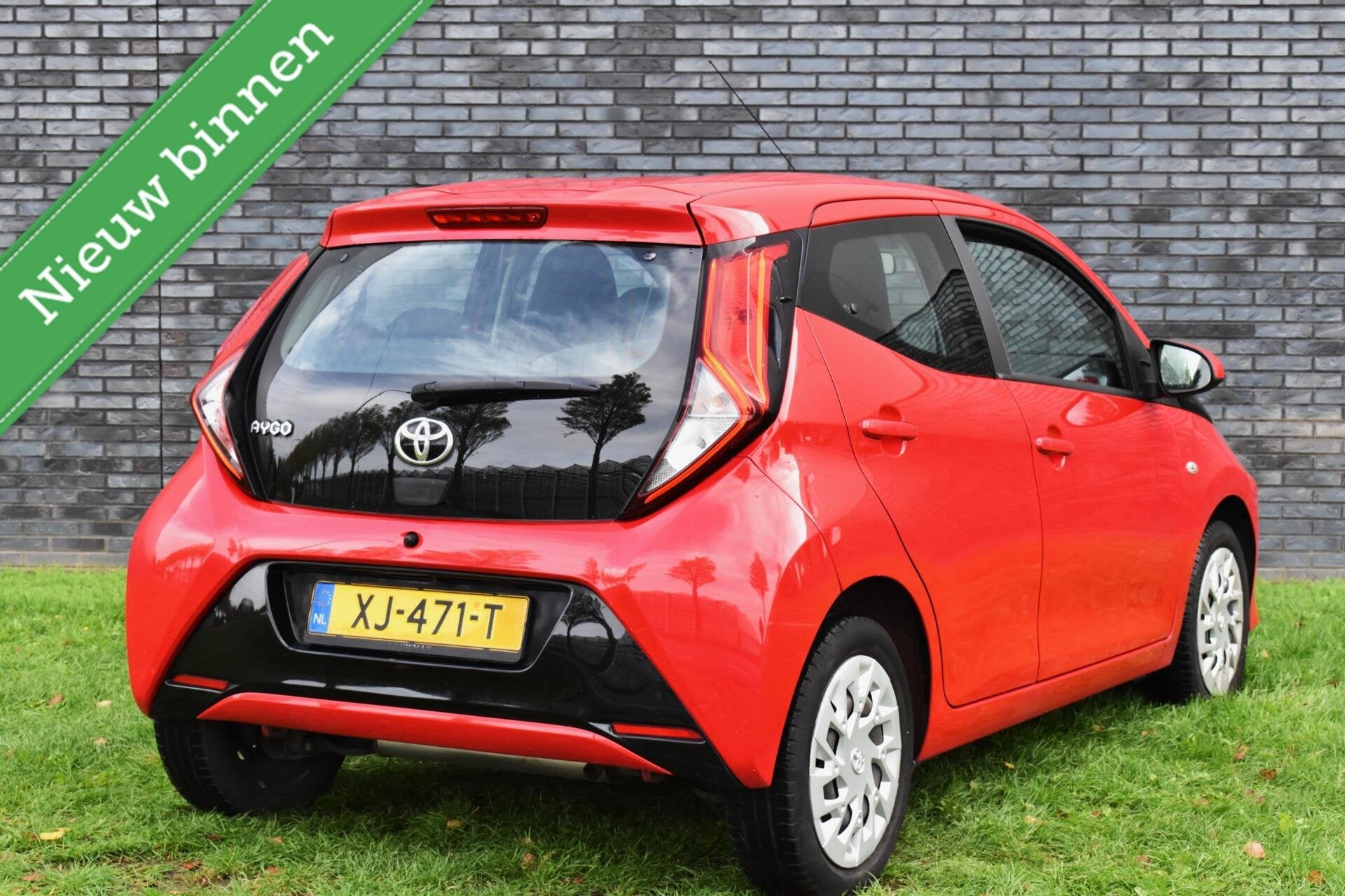 Toyota Aygo 1.0 VVT-i x-play NAVI/CAMERA/CRUISE C/ETC.!, Voorwielaandrijving, Gebruikt, Euro 6, Met garantie (alle)