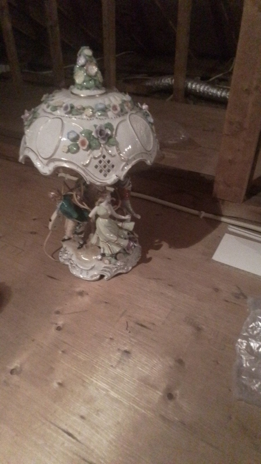 Antieke porseleinen carrousel lamp met figuren, Ophalen of Verzenden