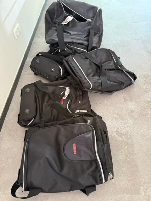 Te koop car-bags tassenset mercedes c klasse 2019-21 hybride, Sieraden, Tassen en Uiterlijk, Tassen | Reistassen en Weekendtassen
