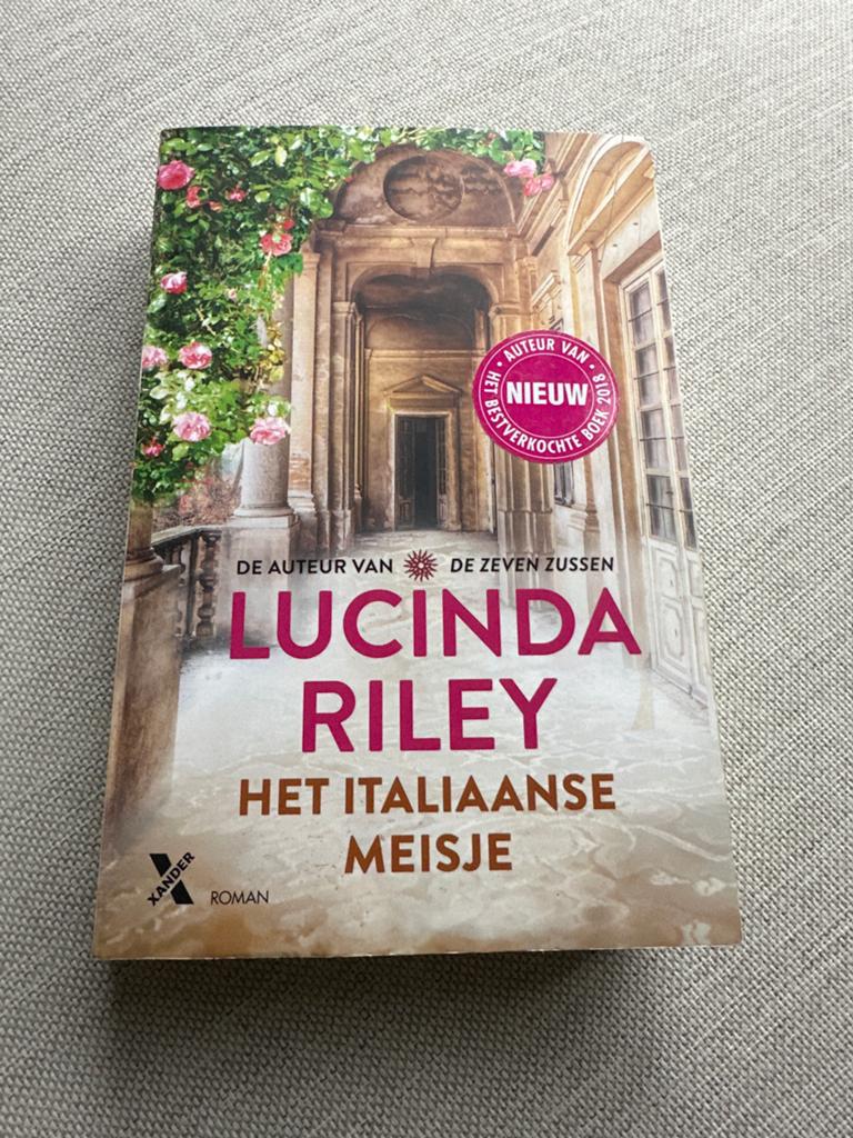 Het Italiaanse Meisje - Lucinda Riley (De Zeven Zussen), Ophalen of Verzenden, Gelezen, Nederland