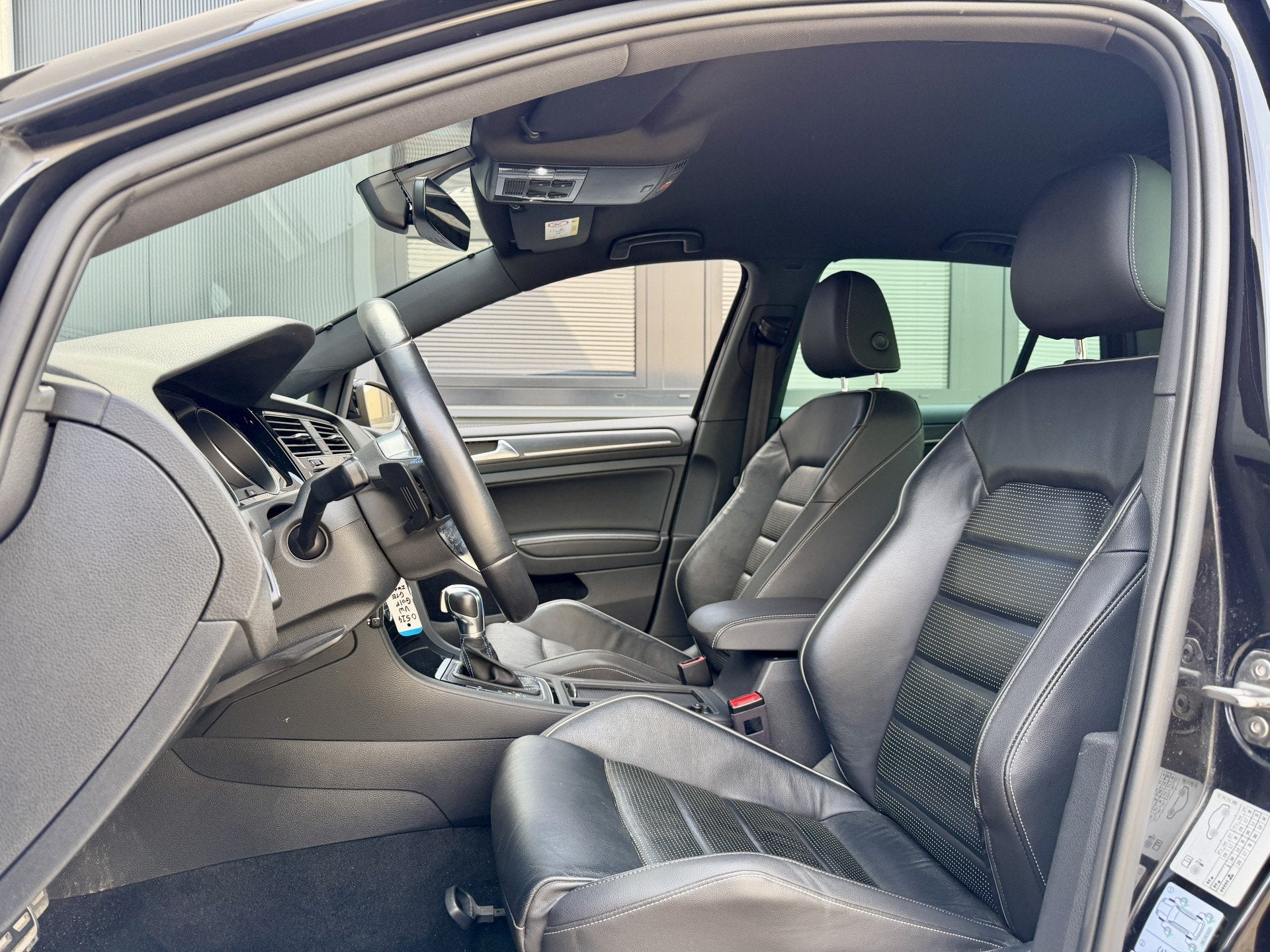 Volkswagen Golf 7.5 GTE *Leder* Apple Carplay / Stoelverwarm, Gebruikt, 4 cilinders, 258 pk, Zwart