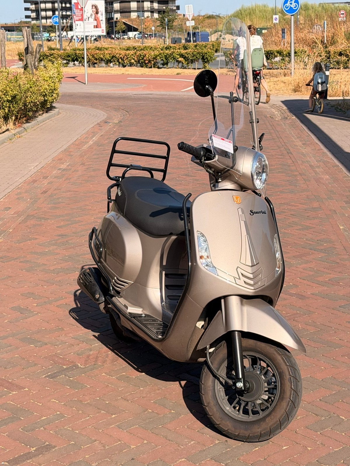 La Souris scooter 2023 - Zo goed als nieuw, Fietsen en Brommers, Snorfietsen en Snorscooters, Ophalen, Zo goed als nieuw, Benzine