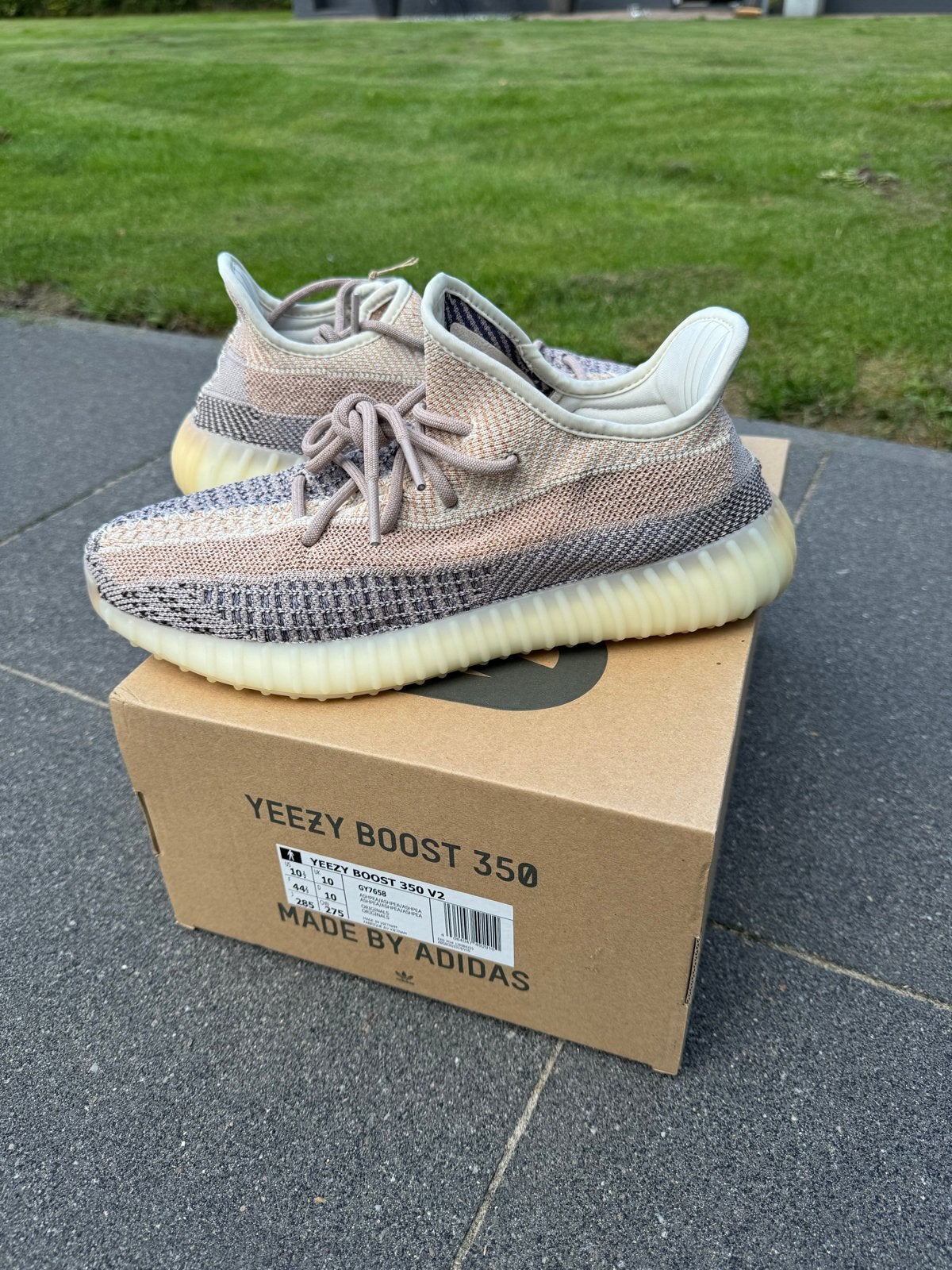 Yeezy Boost 350 V2 Ash Pearl - Nieuw in doos, Ophalen of Verzenden, Nieuw, Beige, Sneakers of Gympen