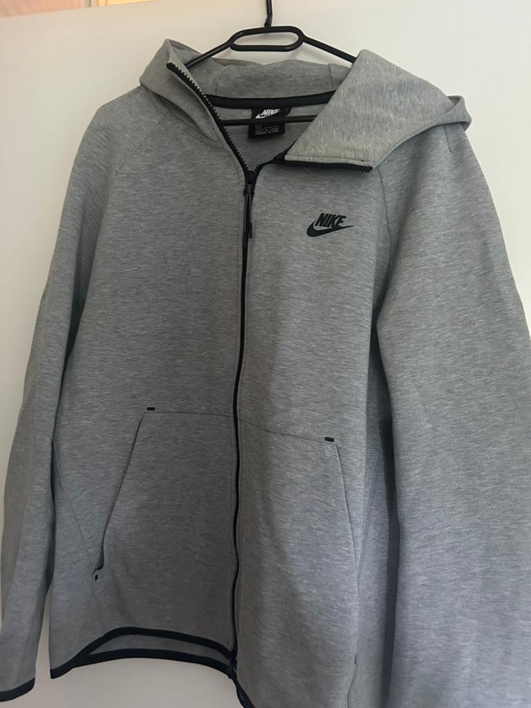 Nike Tech Fleece Joggingpak - Maat L - Gedragen, Kleding | Heren, Sportkleding, Verzenden, Gedragen, Maat 52/54 (L), Grijs