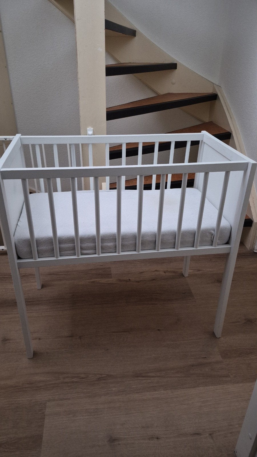 Baby wieg inclusief matrasje. In goede staat, Ophalen, Zo goed als nieuw, Wieg