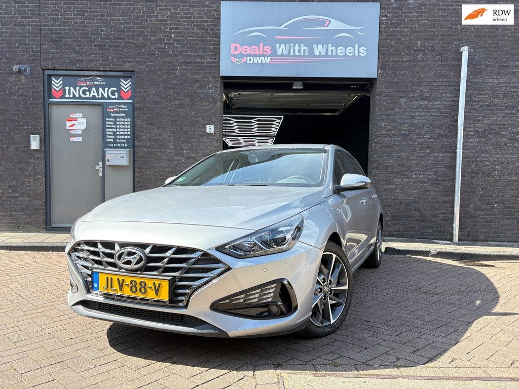 Hyundai I30 1.0 T-GDi MHEV|Carplay|Camera|Stoel/Stuur Verwar, Auto's, Hyundai, Stof, Gebruikt, Hybride Elektrisch/Benzine, 3 cilinders